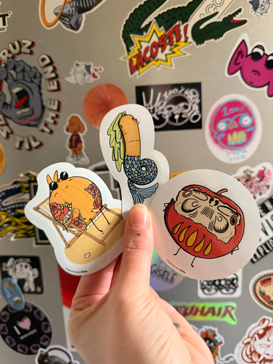 Trois stickers illustrés découpés à la forme représentant des personnages et animaux stylisés imprimés par Bliks.